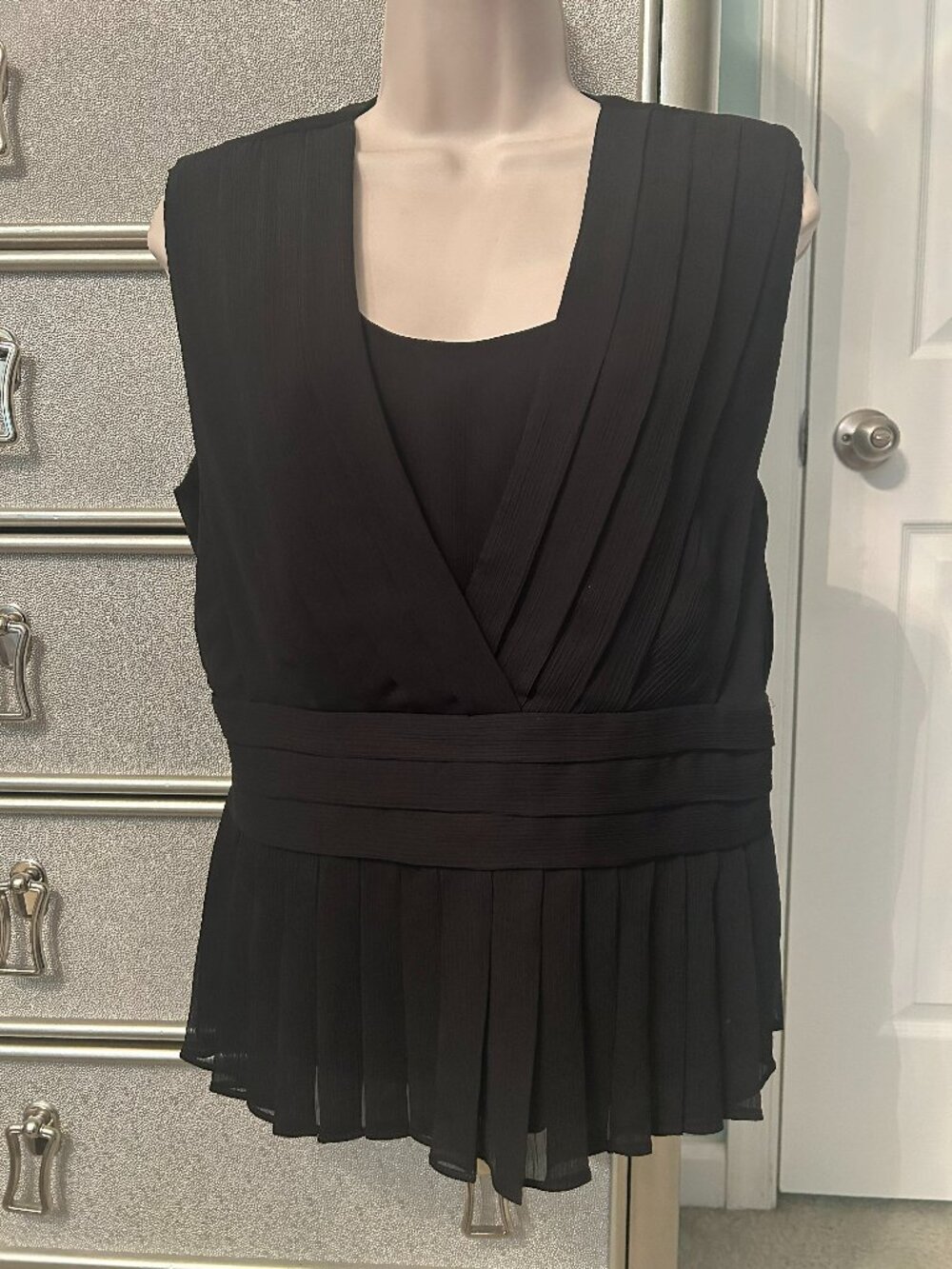 NWT Karl Lagerfeld Pleated Sleevless Blouse - Size Small